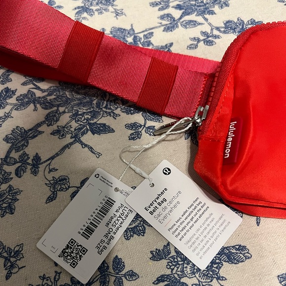 NWT Lululemon Everywhere Belt Bag “Pastel Pink” Red - Picture 4 of 7